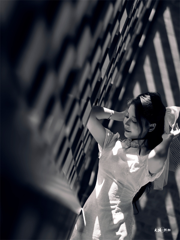 黑(hēi)白(bái)創意人(rén)像作(zuò)品