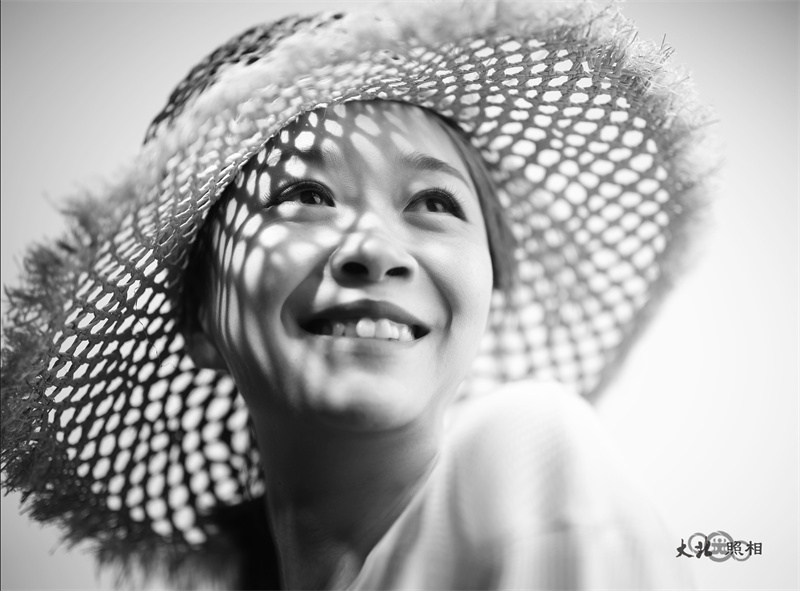 黑(hēi)白(bái)藝術(shù)肖像作(zuò)品