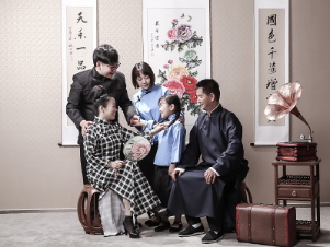 家(jiā)庭合影(yǐng)