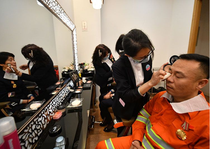 “向勞動者緻敬，弘揚勞模精神”公益活動