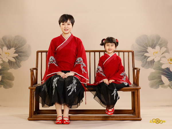 大(dà)北(běi)照(zhào)相(xiàng)“國(guó)風(fēng)”親子(zǐ)照(zhào)