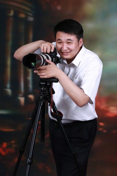 用(yòng)心研發和(hé)創新，他(tā)在平凡工(gōng)作(zuò)崗位上(shàng)讓熱(rè)愛(ài)發光(guāng)發熱(rè)